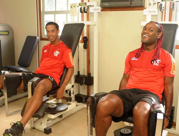 Ronaldinho Gaucho e Vagner Love na academia (Foto: Alexandre Vidal / Fla Imagem)
