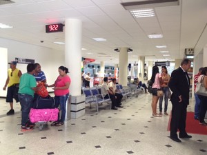 Aeroporto Petrônio Portella funciona normalmente na manhã desta quinta-feira (1º) (Foto: Catarina Costa / G1)