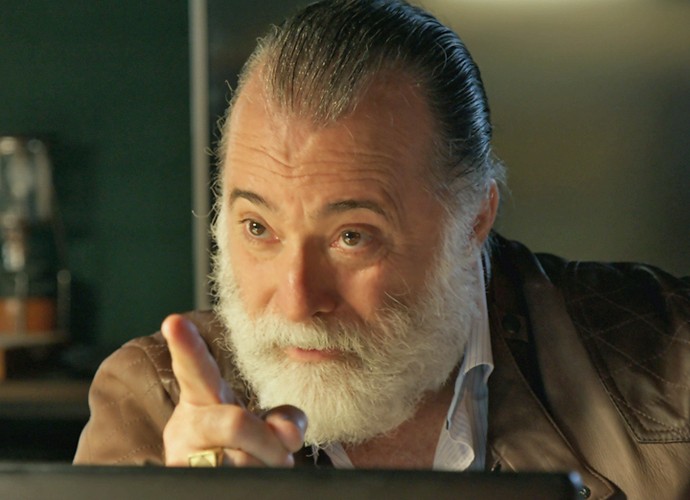 Zé Maria dá missão especial a Orlando (Foto: TV Globo)