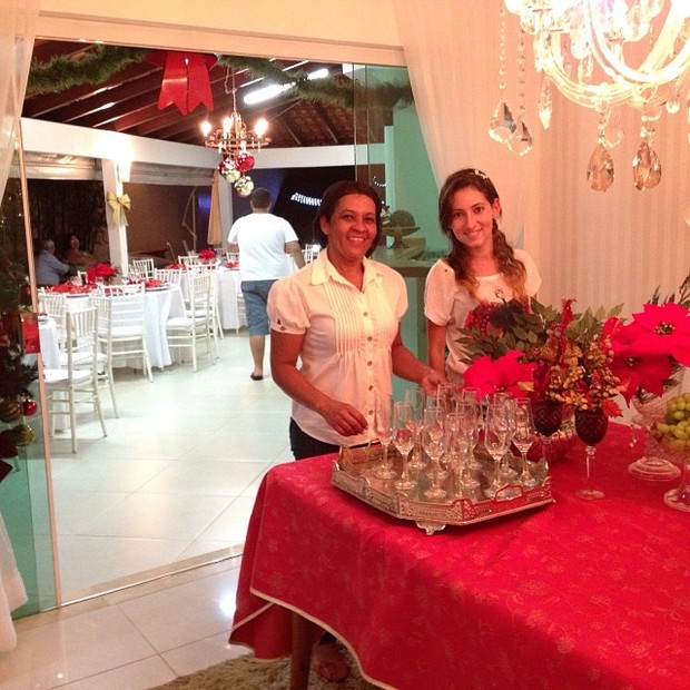 Iris Stefanelli leva cano no Natal (Foto: Reprodução do Instagram)