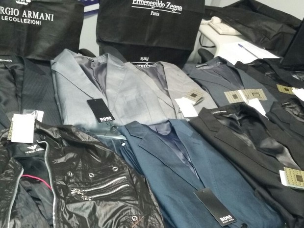 Roupas apreendidas com casal português (Foto: Reprodução/Whatsapp) Roupas apreendidas com casal português (Foto: Reprodução/Whatsapp)