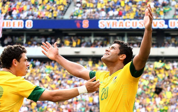 Hulk comemora gol do Brasil contra a Argentina (Foto: Mowa Press)