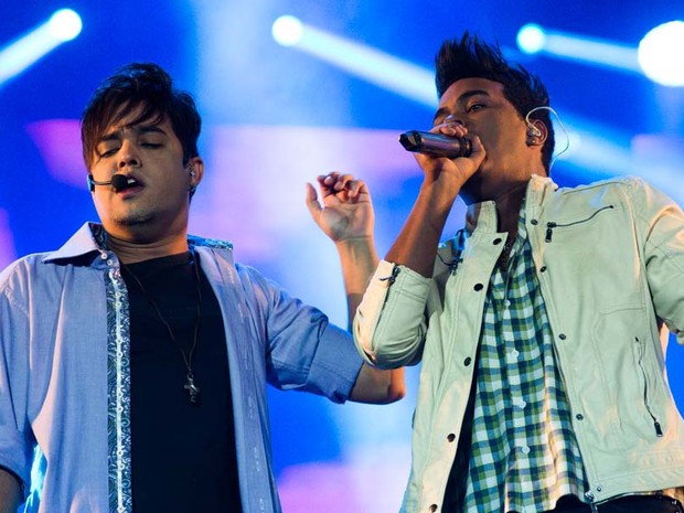 Público canta com Kleo Dibah e Rafael em Barretos (Foto: Érico Andrade/G1) Público canta com Kleo Dibah e Rafael em Barretos (Foto: Érico Andrade/G1)
