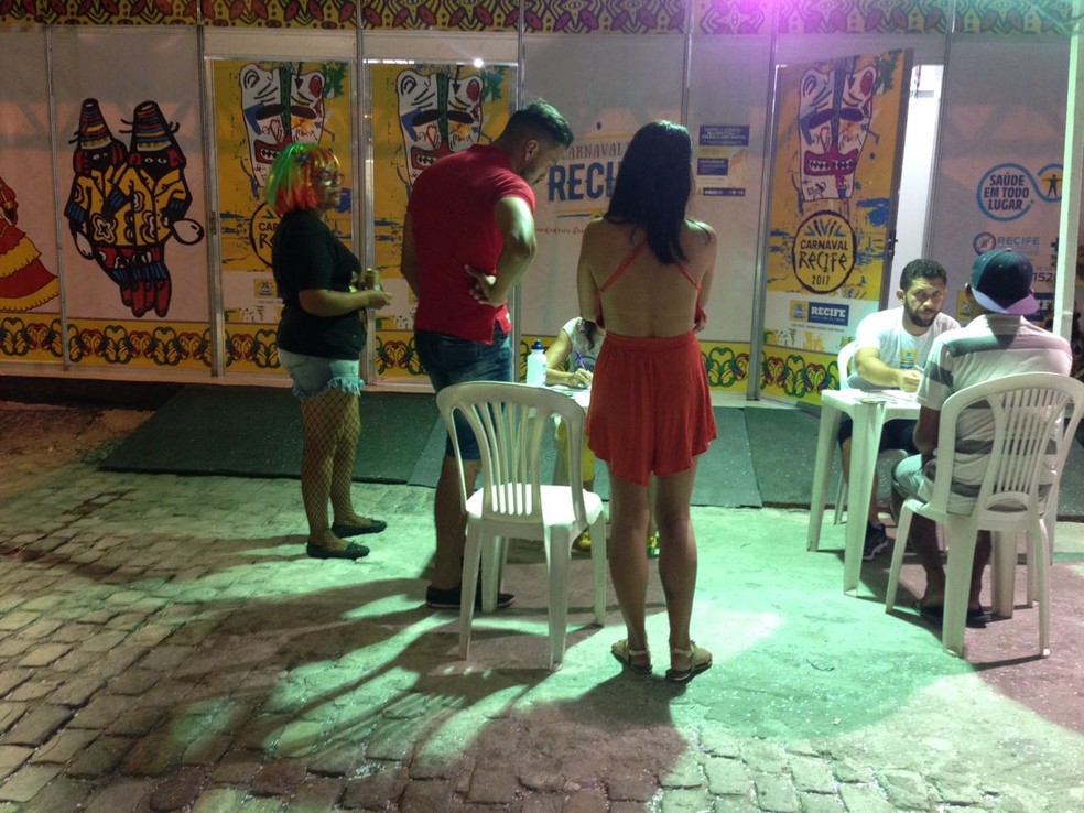 Central de serviços de saúde funciona no Bairro do Recife das 18h à meia-noite (Foto: Eduarda Barbosa/G1)