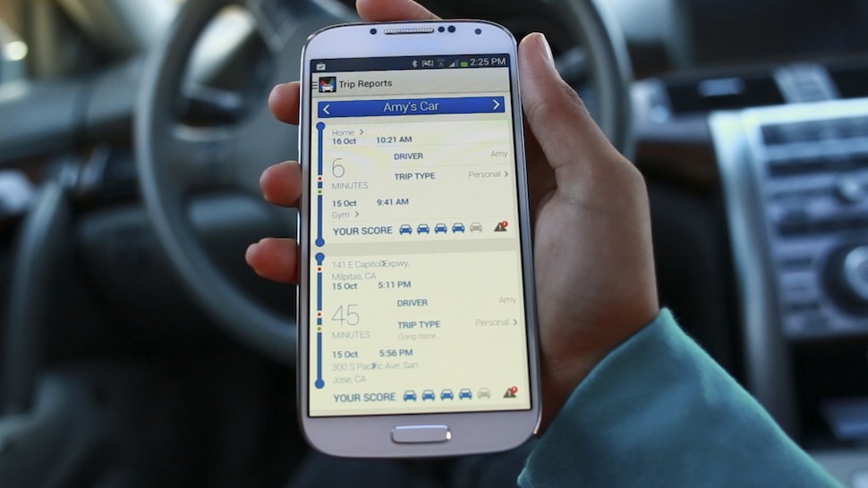 Motorista tem informações sobre seu carro na tela do celular (Foto: Reprodução)
