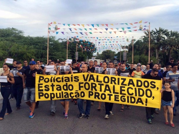Agestes da segurança pública realizaram ato em protesto a prisão de PMs acusados de integrar grupo de extermínio (Foto: Ismael Sousa/ Mossoró Hoje)