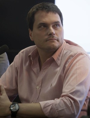 Diretor do Corinthians nega ofertas, mas teme China e espera reforços