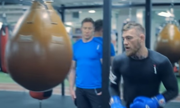 Conor McGregor treina boxe (Foto: Reprodução)