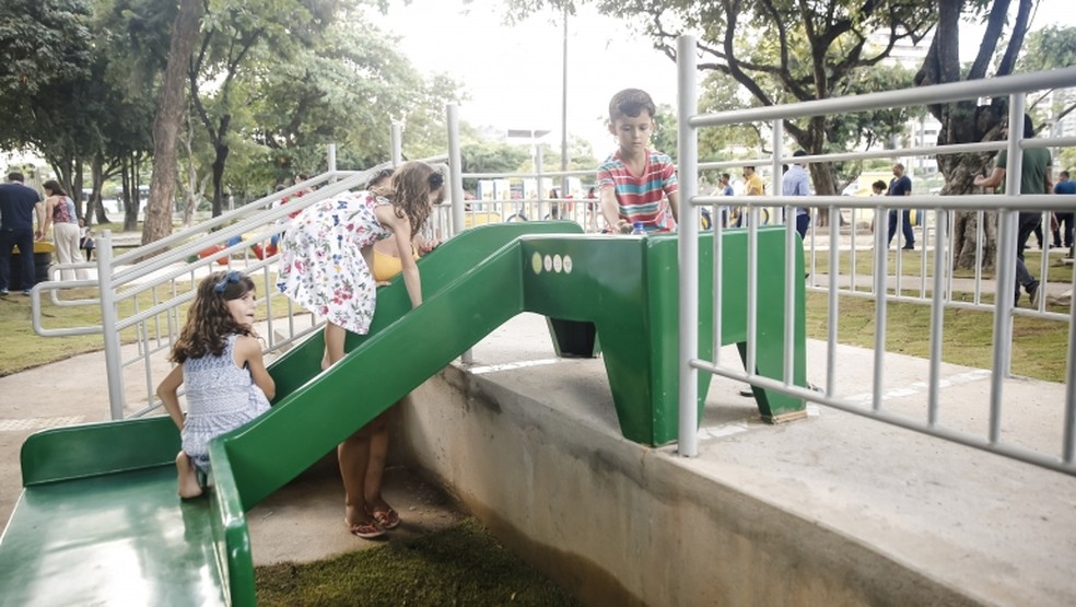 Equipamentos inclusivos foram instalados no Parque Santana, na Zona Norte do Recife (Foto: Andréa Rêgo Barros/PCR/Divulgação)