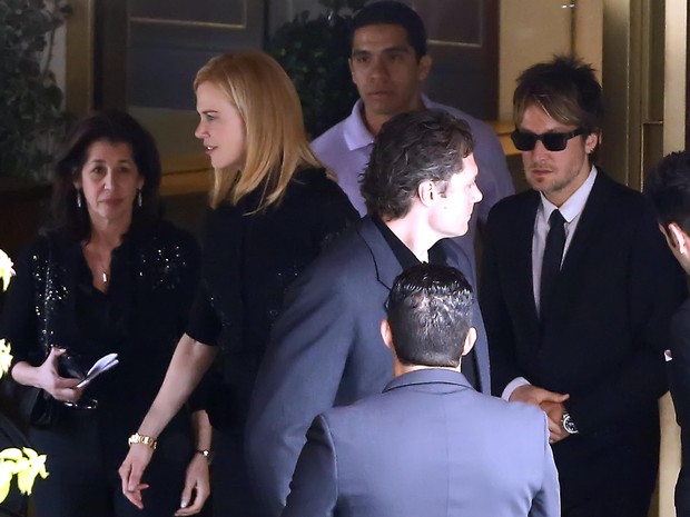 Nicole Kidman e o marido, Keith Urban, no velório de L'Wren Scott em Los Angeles, nos Estados Unidos (Foto: Grosby Group/ Agência) Nicole Kidman e o marido, Keith Urban, no velório de L'Wren Scott em Los Angeles, nos Estados Unidos (Foto: Grosby Group/ Agência)