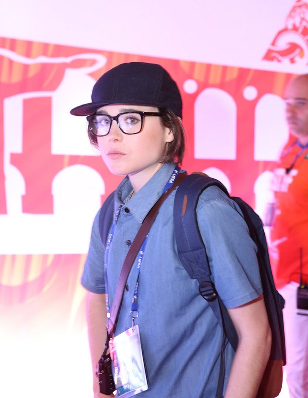 Ellen Page na Sapucaí (Foto: Revista Quem)