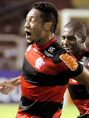 Hernane comemora gol do Flamengo contra o Figueirense (Foto: Alexandre Vidal / Fla Imagem)