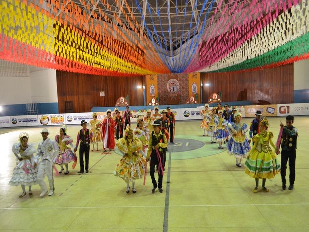 'Caprichosos de São João’ abriu a noite de apresentações (Foto: Flávio Antunes/G1 SE)