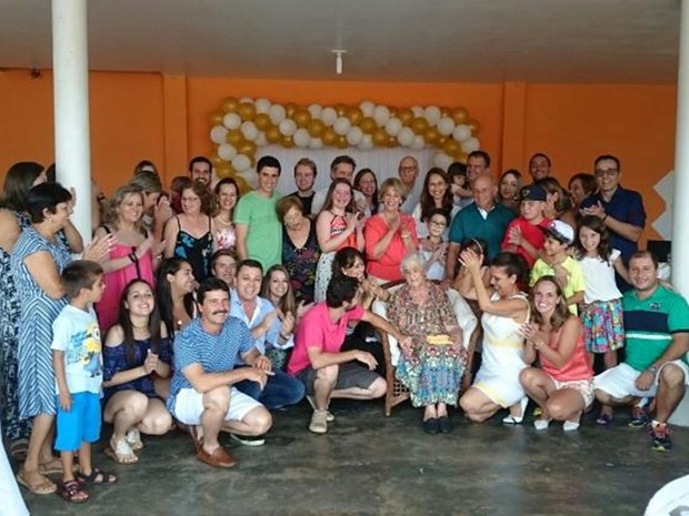 Festa de aniversário de Leonor reuniu 43 descedentes (Foto: Vander Marques Jr/ TV TEM)
