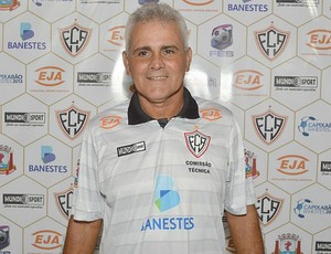 Vevé, técnico do Aracruz (Foto: Divulgação/Mundi Sport)