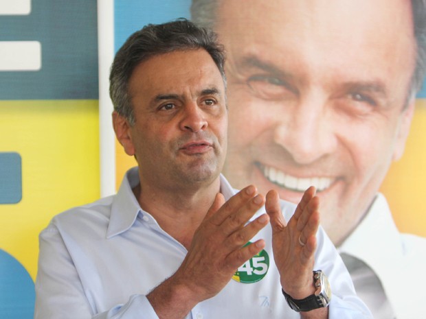 Aécio Neves concede entrevista coletiva na sede de seu comitê de campanha, em São Paulo (Foto: Marco Ambrósio / Estadão Conteúdo)