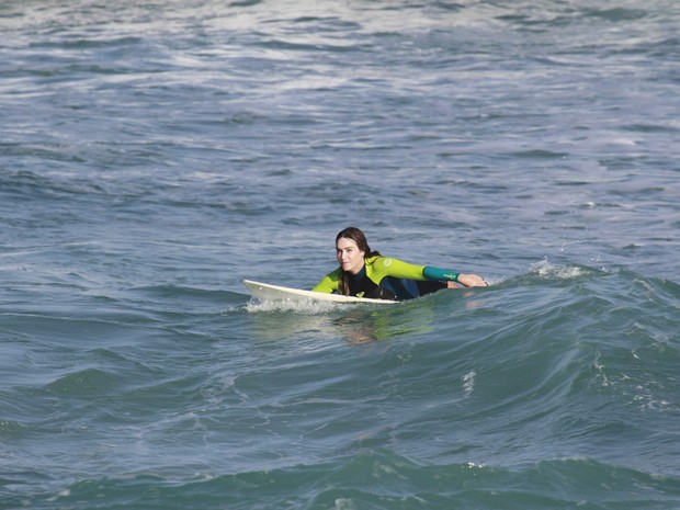 Luize Altenhofen na praia da Barra (Foto: Dilson Silva / AgNews)