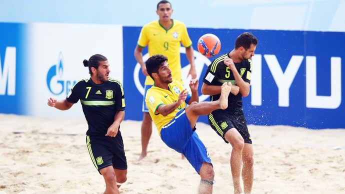 O experiente jogador Jorginho contribuiu para o Brasil vencer o duelo contra os espanhóis (Foto: Divulgação)
