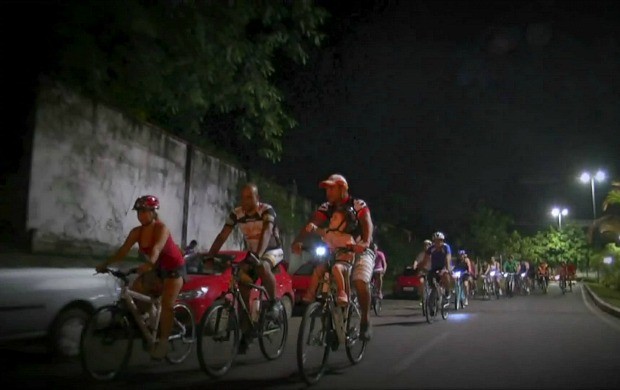 Rede Globo Zappeando Bruno Fonseca Passeia De Bicicleta Pelas Ruas