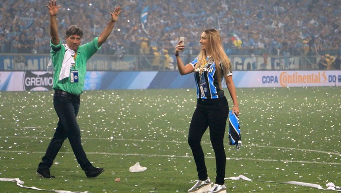 Renato e Carol Portaluppi após conquista da Copa do Brasil (Foto: Diego Guichard)
