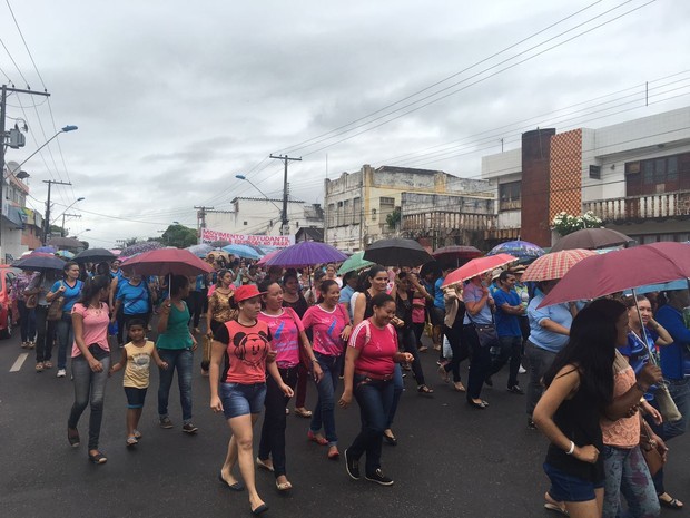 Dezenas de pessoas participaram do ato (Foto: Reginaldo Balieiro/TV Tapajós)