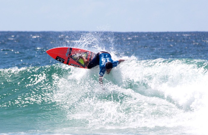 Ítalo Ferreira em ação na primeira etapa do mundial de surfe em Gold Coast (Foto: Luciana Pinciara)