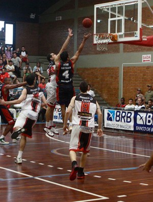 basquete NBB - Joinville x Brasília (Foto: Jackson Nessler/Divulgação)