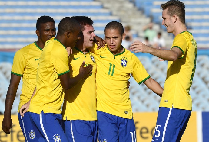 Nathan comemora gol do Brasil contra o Peru (Foto: Agência AFP )