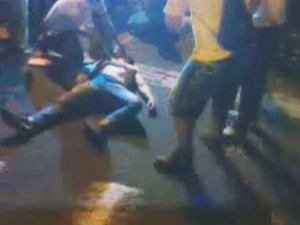 Jovem estava sentado no meio da rua quando foi atropelado (Foto: Fábio Souza/EPTV)