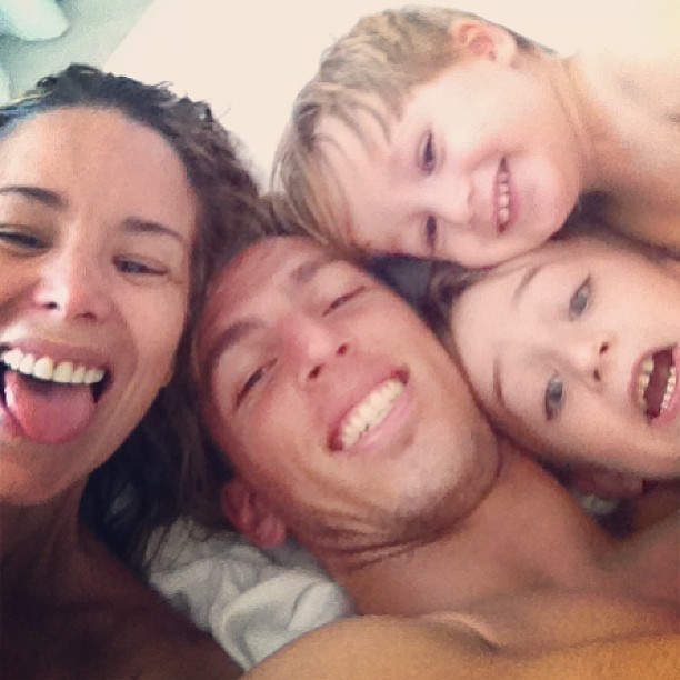 Danielle Winits com o namorado e os filhos (Foto: Reprodução/Instagram)
