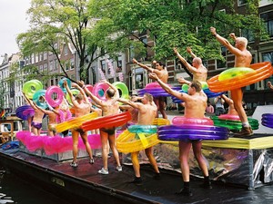 Parada gay em barcos em Amsterdã (Foto: Divulgação/Holland Alliance)