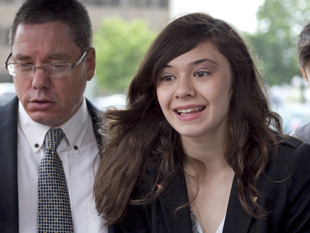 Nicole Maines nasceu menino mas se reconhece como menina desde os dois anos (Foto: Robert F. Bukaty/AP)