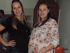 Gêmeas ficaram grávidas juntas sem planejarem (Foto: Arquivo Pessoal/ Gustavo Gomes)