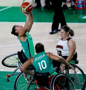 Brasil x Canadá, no basquete em cadeira de rodas feminino (Foto: Washington Alves/MPIX/CPB)