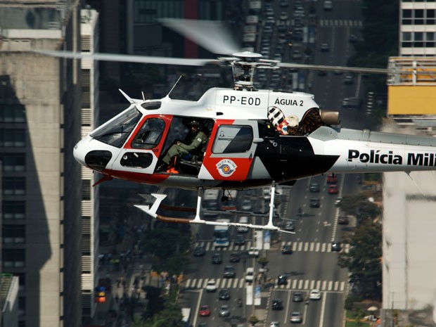 Helicóptero Águia da PM em operação no centro de São Paulo (Foto: Divulgação / PM)