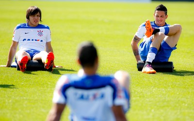 Com novo estilo, ataque do Timão testa “força máxima” contra o Fla