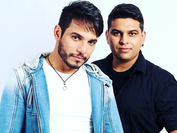 A dupla sertaneja Heverton & Heverson, atração desta terça (29) na festa Top Secret, em Águas Claras, no DF (Foto: W4 Music/Divulgação) A dupla sertaneja Heverton & Heverson, atração desta terça (29) na festa Top Secret, em Águas Claras, no DF (Foto: W4 Music/Divulgação)