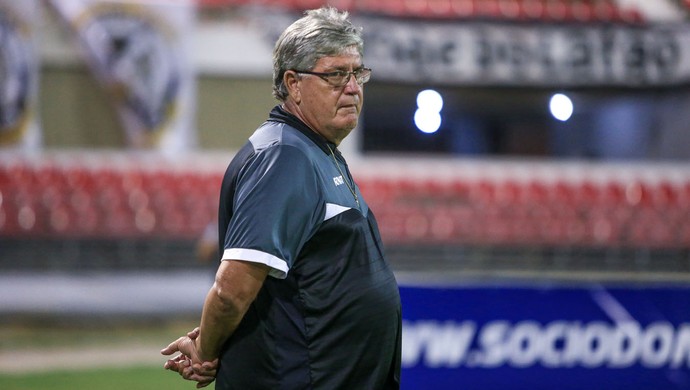 Geninho ressalta triunfo do adversário e pede mais contratações no ABC