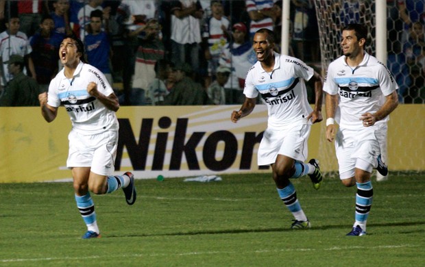 Marcelo Moreno gol Grêmio (Foto: LC Moreira / Futura Press)