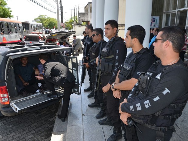 Vereadores foram levados ao MP para prestar depoimento (Foto: Divulgação MP)
