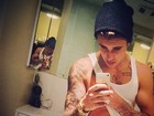 Justin Bieber mostra a cueca em ‘selfie’ tirada em banheiro