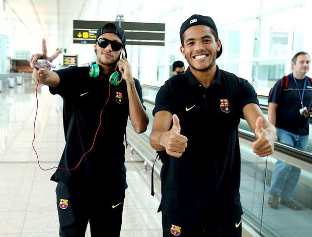 Neymar e jonathan dos santos barcelona embaruqe (Foto: Reprodução / Facebook)