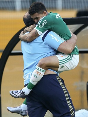 Herói do clássico, Dudu é vetado para decisão do Palmeiras contra o Rosario