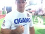Junior Cigano recebe a camisa do Corinthians que vai usar no UFC 160