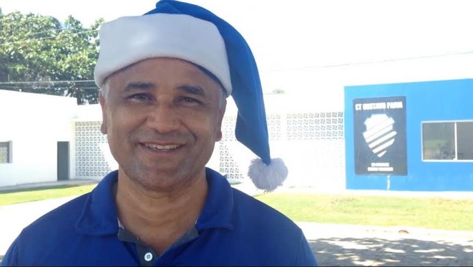 Oliveira Canindé foi o Papai Noel do CSA (Foto: Estéfane Padilha/ GloboEsporte.com)
