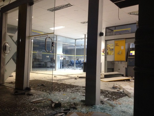 Quadrilha explodiu caixa do Banco do Brasil em Campo Grande (Foto: Renato Medeiros )
