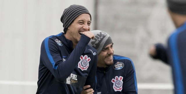 Corintianos brincam com vitórias magras, e Rodriguinho 