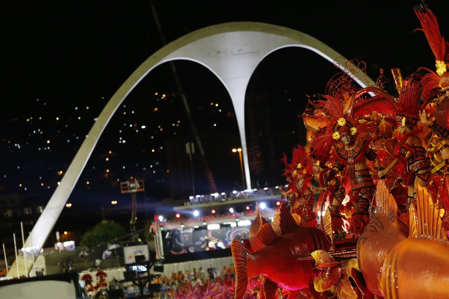 O vermelho da Salgueiro esteve presente durante todo o desfile, que homenageou a comida mineira