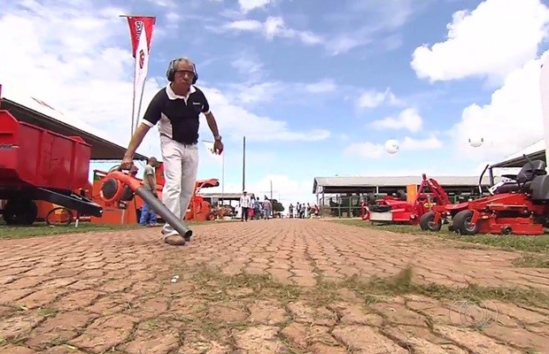 Equipamento promete suprir necessidade da gua para limpeza do solo, em Gois (Foto: Reproduo/TV Anhanguera)