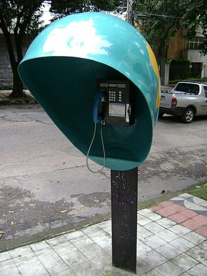 Orelhão telefone público (Foto: Andrevruas/Wikipedia)